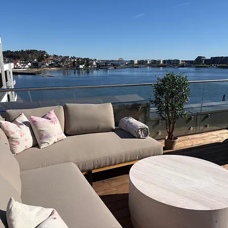 Town House Med 4 Soverom Pa Husoy Havn Holiday home *