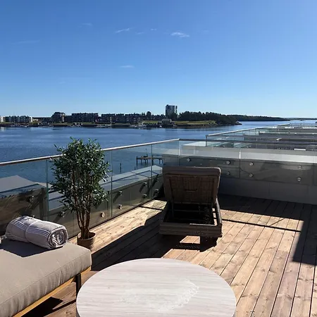 Town House Med 4 Soverom Pa Husoy Havn Holiday home *