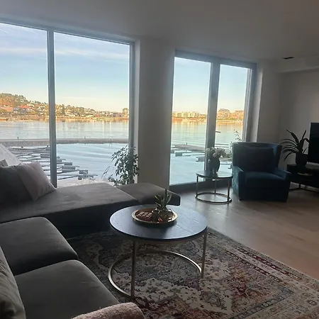 Town House Med 4 Soverom Pa Husoy Havn
