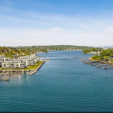 Town House Med 4 Soverom Pa Husoy Havn Holiday home *