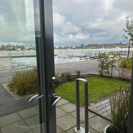 Town House Med 4 Soverom Pa Husoy Havn Holiday home *