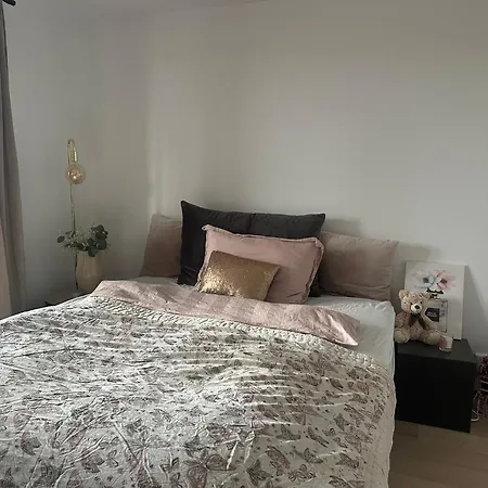 Town House Med 4 Soverom Pa Husoy Havn Holiday home